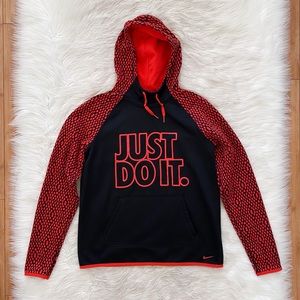 Nike Therma Fit Womens Just Do It Black Red Polka Dot Pullover Hoodie Sweatshirt